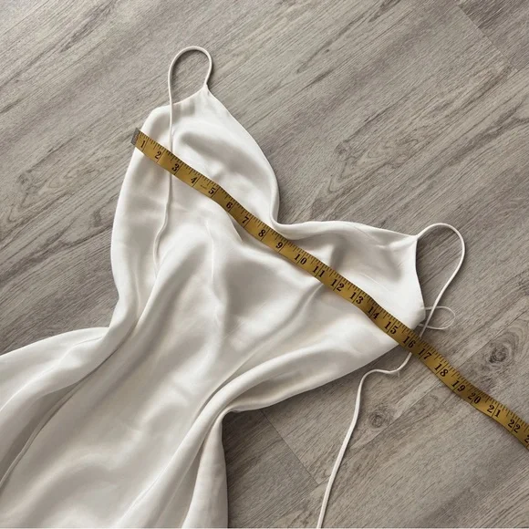 NWT CREAM WHITE SILKY BACKLESS DRESS - Picture 3 of 8